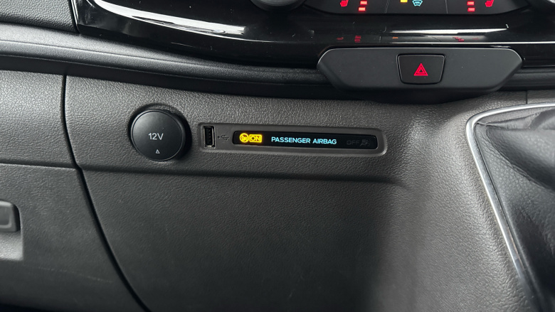 Ford Transit Custom 300 L1 Diesel Fwd 2.0 EcoBlue 130ps Low Roof D/Cab Limited Van